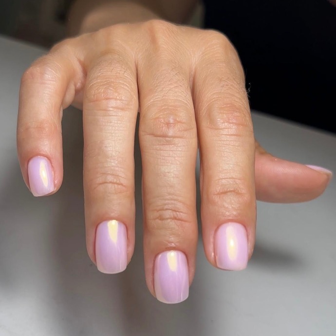 manicura rosada holografica